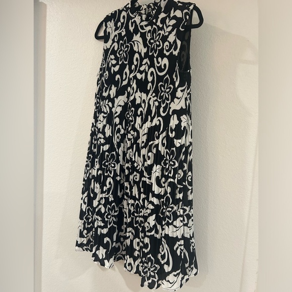 BLACK LABEL CHICOS FLORAL PRINT..PLEAT DRESS Size 14 - Picture 1 of 8